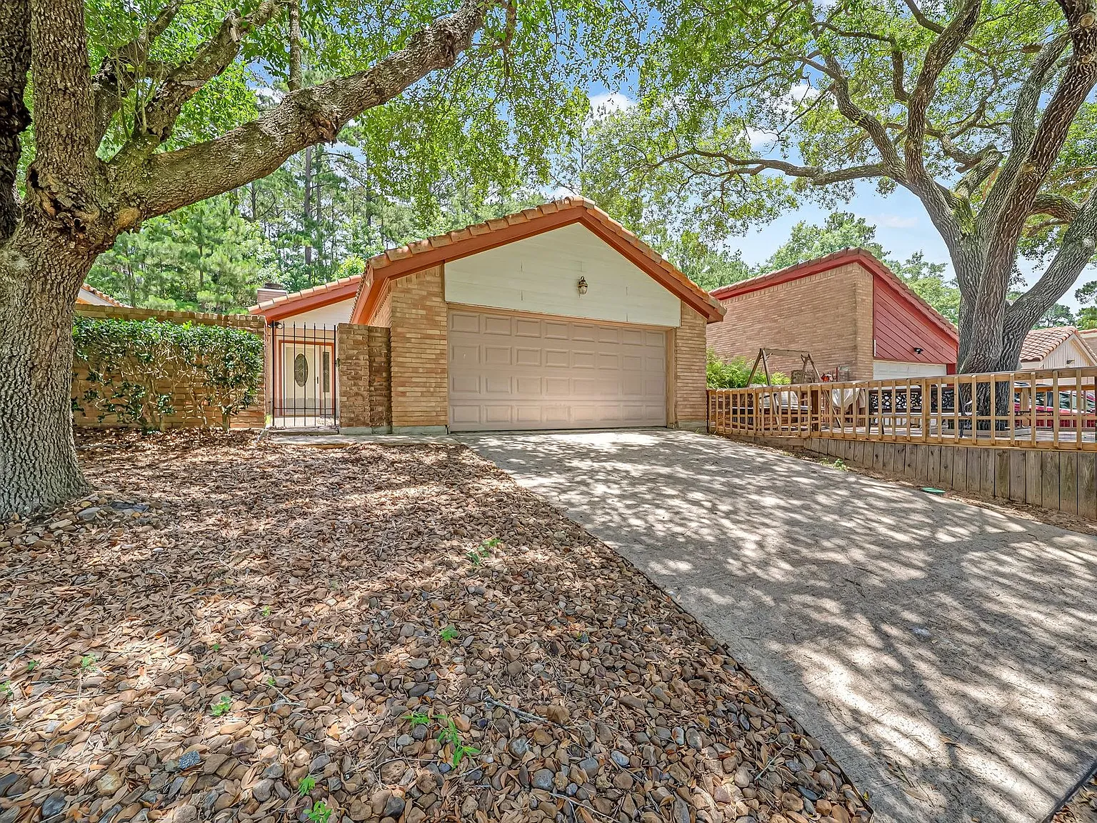2 bed, 1.5 bath, 1118 sqft, $1,599 — Photo 1