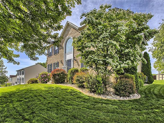 2nd image of 122 Janyce Dr