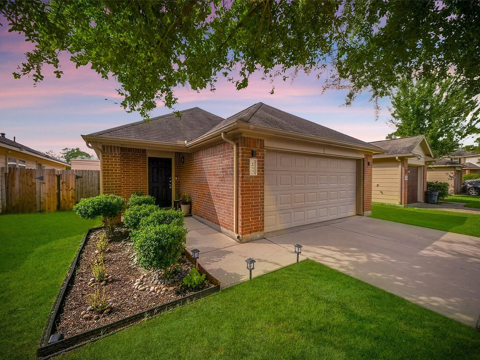 3 bed, 2.0 bath, 1440 sqft, $1,850 — Photo 2