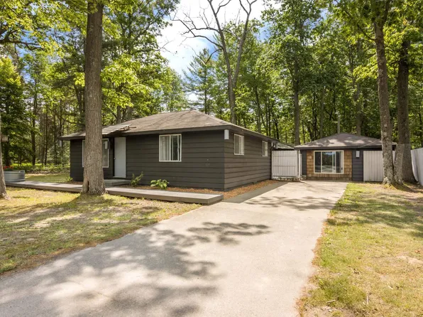 6015 Crystal Beach Rd NW, Rapid City, MI 49676