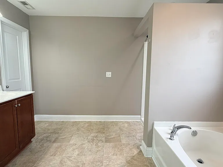 304 Vilas Way S — Photo 13