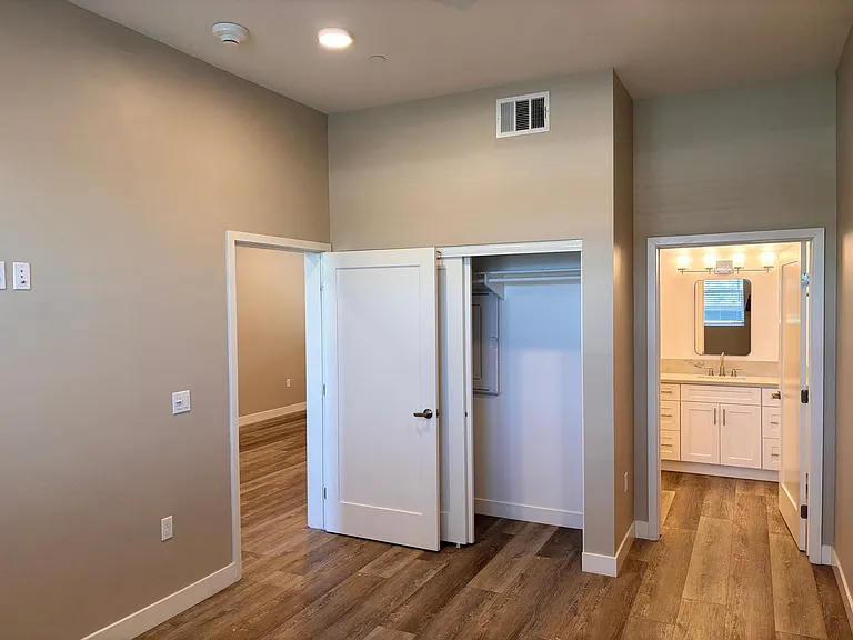 1316 E Grand Ave #104 — Photo 38