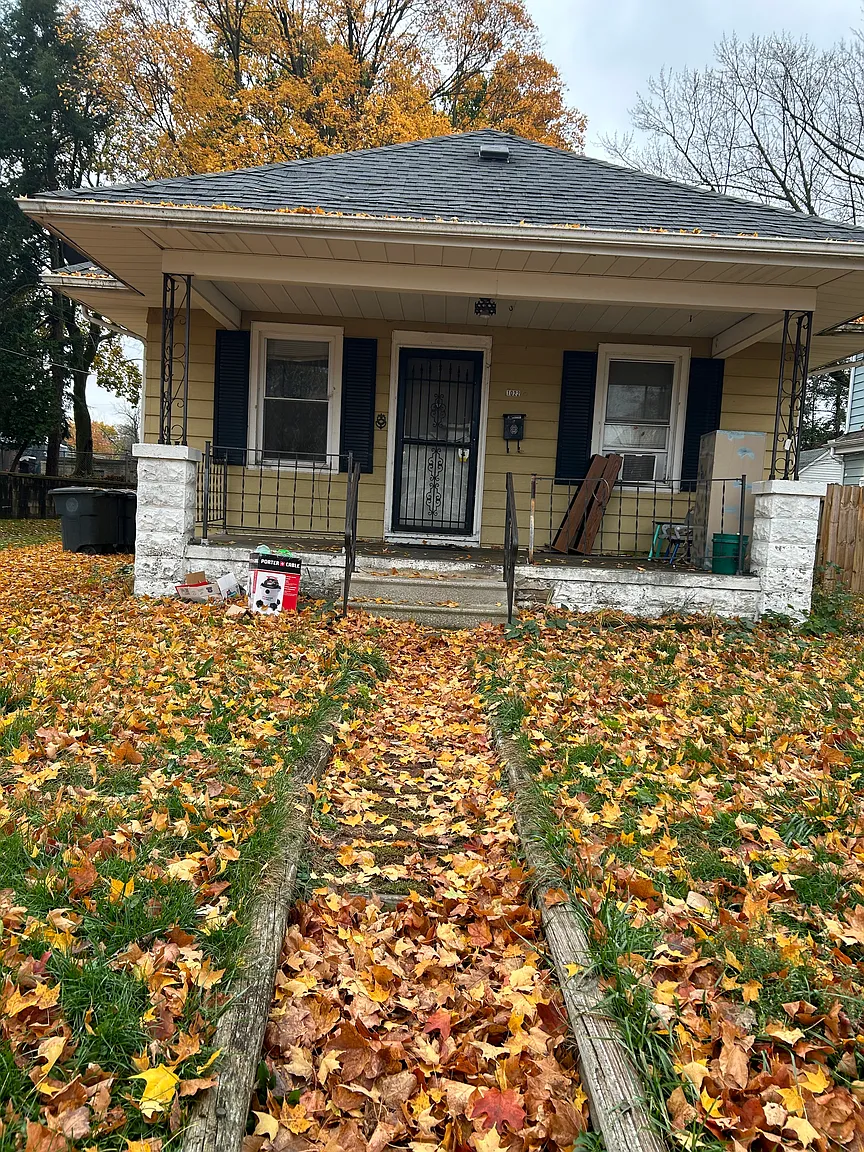 1022 E Woodside St photo 1