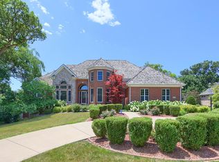 1105 Oak Creek Rd, Mahomet, IL 61853