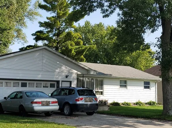 420 5th St SE, Pine Island, MN 55963