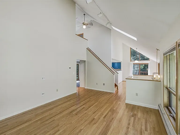 4 bed, 2.5 bath, 1917 sqft, $3,600 — Photo 3