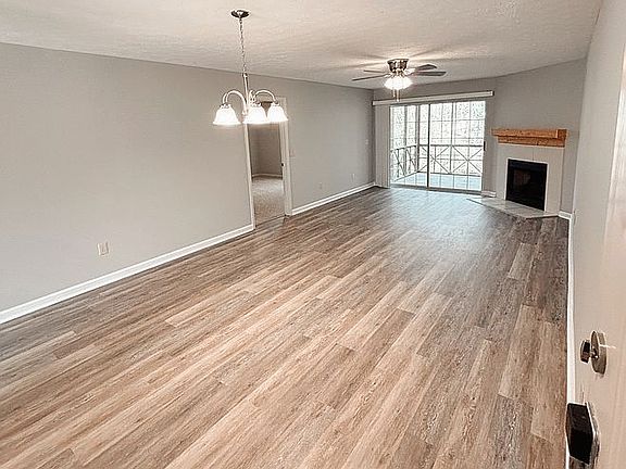 3rd image of 741 Lakeview Rdg APT 105