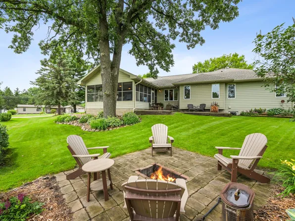 101 Anglewood Dr, Kenyon, MN 55946