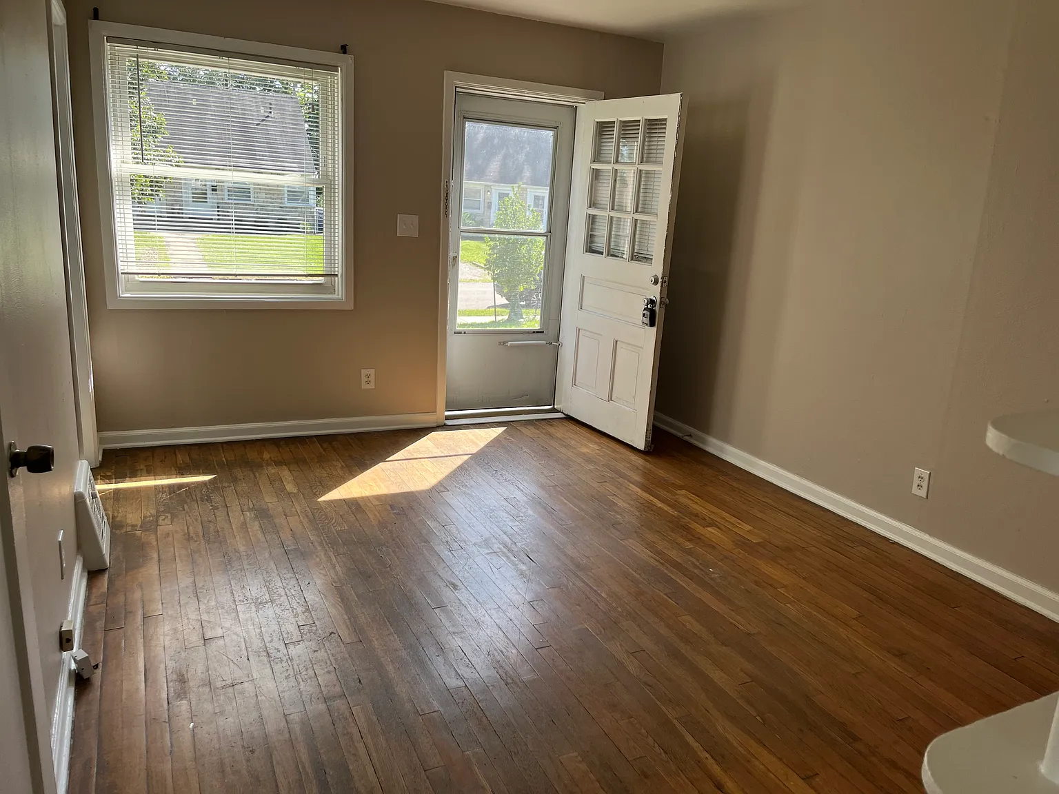 2 bed, 860 sqft, $1,450 — Photo 3