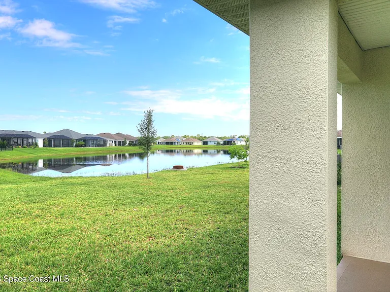 1884 Middlebury Dr SE — Photo 2
