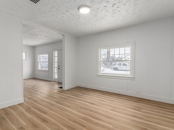 5th image of 522 E Bridgeport Ave