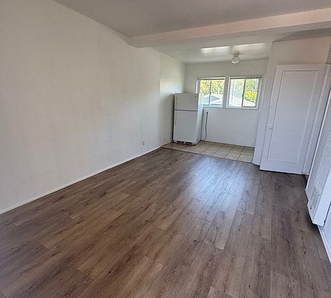5th image of 1108 E Villa St #J