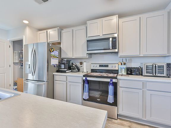 2nd image of 208 Golden Bear Circle
