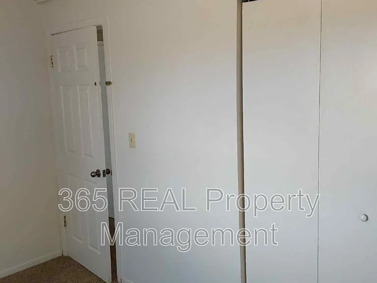 204 14th St #B — Photo 13