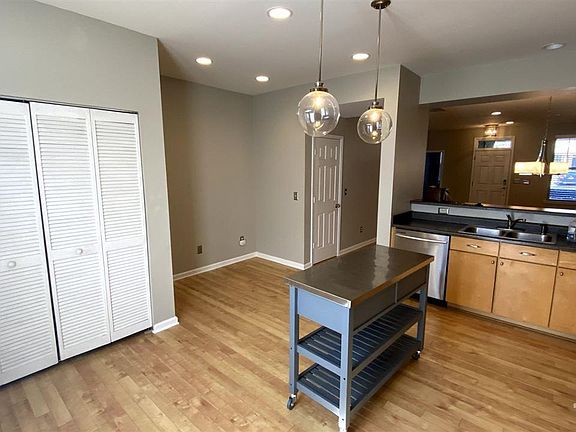 3rd image of 3016 Freeport Dr