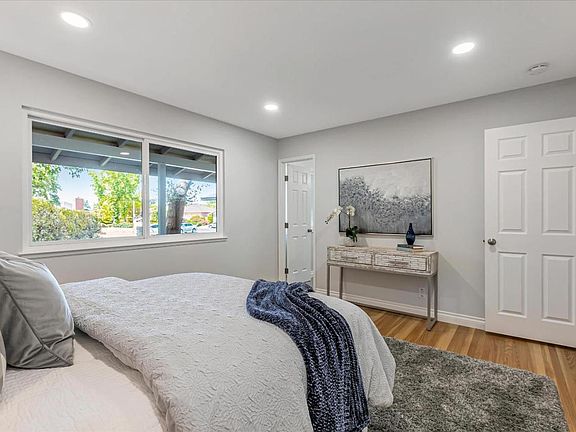 5th image of 994 Poplar Ct