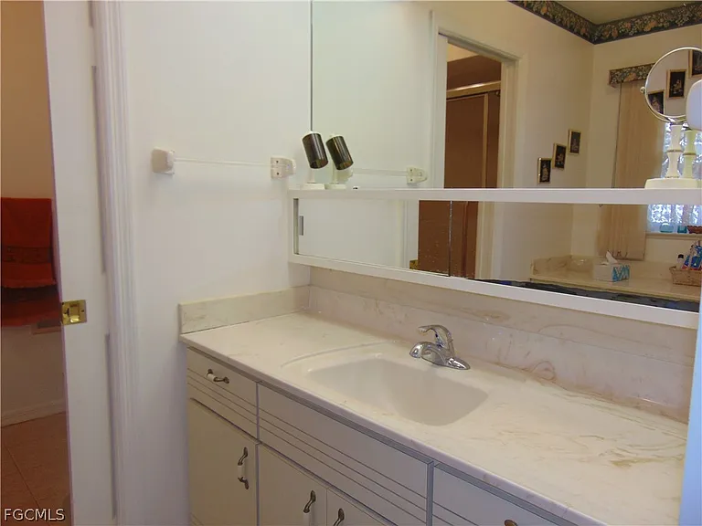 1092 Riverbend Dr — Photo 24