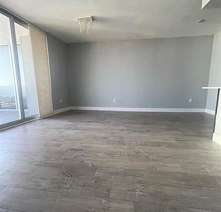 5th image of 488 NE 18th St Unit 4105