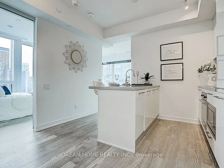 3 Gloucester St #1809 — Photo 12