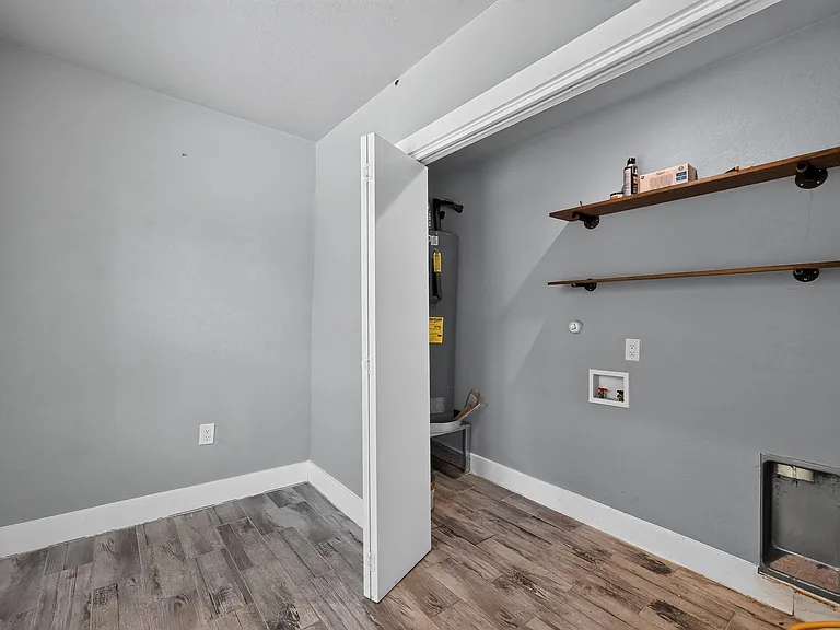 2321 Lakehurst Dr — Photo 19