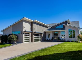 720 Century Cir, Waukee, IA 50263