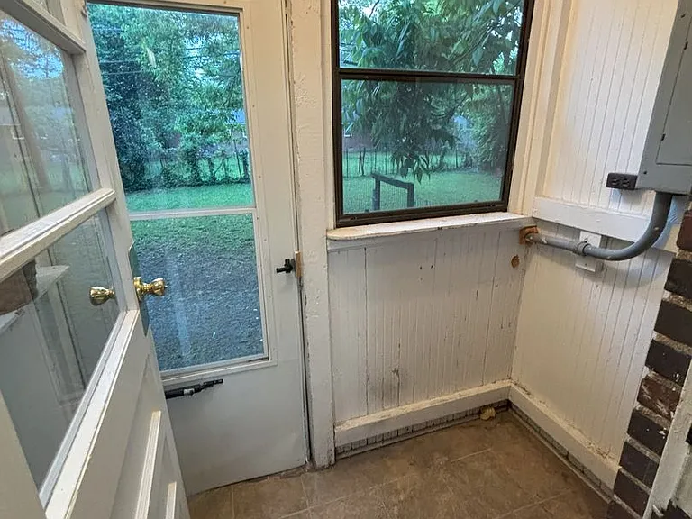 807 Cedar Ter — Photo 17