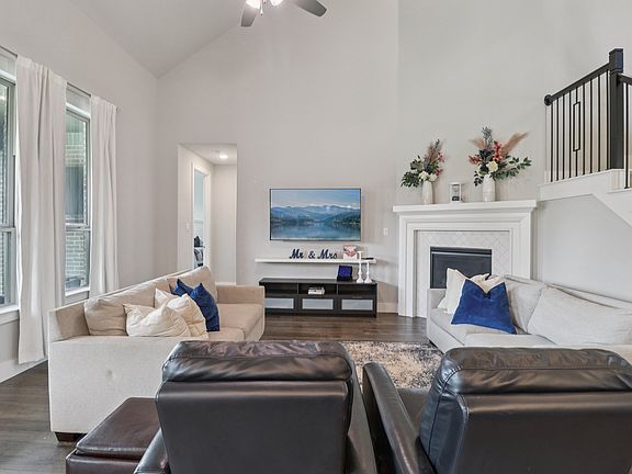 5th image of 1329 Stoneleigh Pl