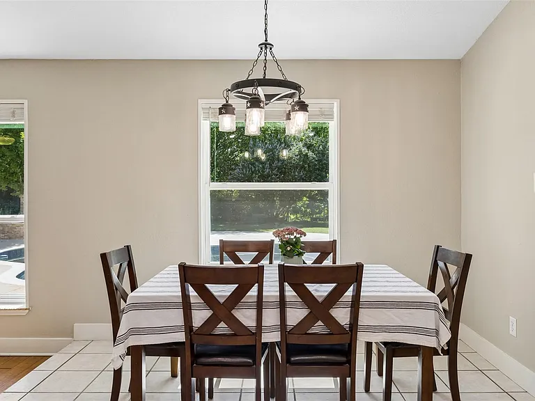 1203 Oakwood Trl — Photo 8