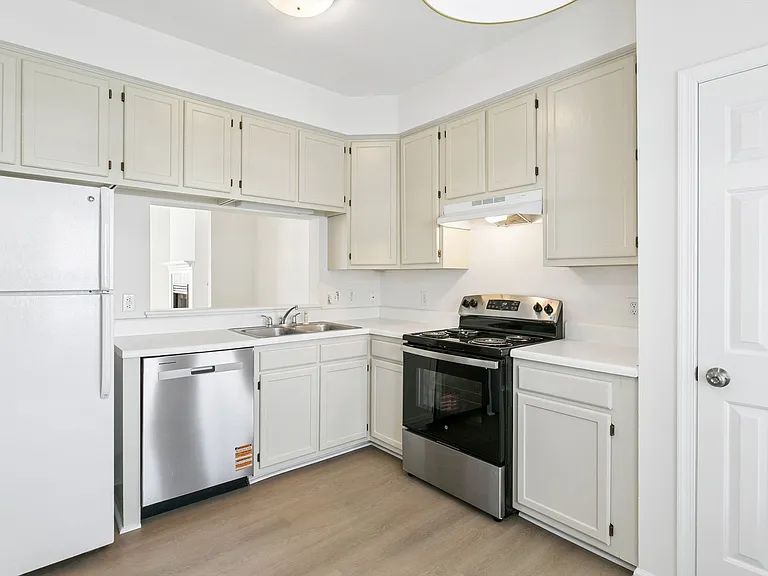 104 Monument Ct — Photo 3
