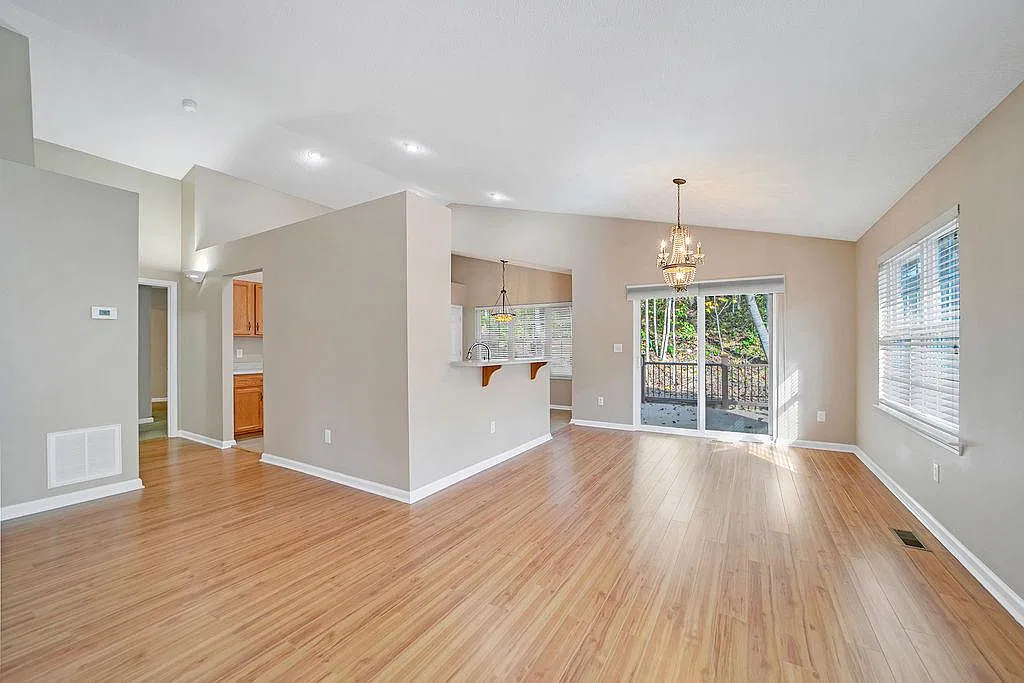 88 E Danbury Ln — Photo 4