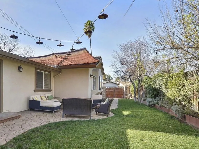 6208 Lillian Way — Photo 12