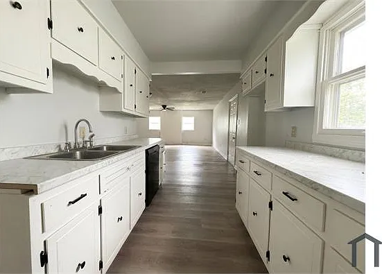 4 bed, 1967 sqft, $1,650 — Photo 2