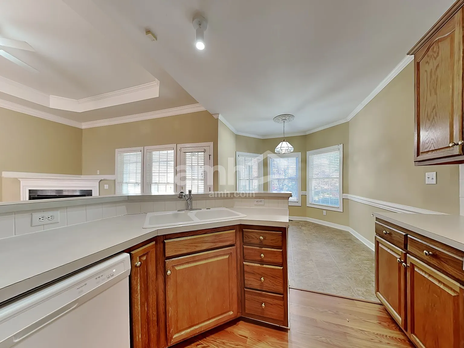 3 bed, 2.0 bath, 1789 sqft, $2,125 — Photo 4