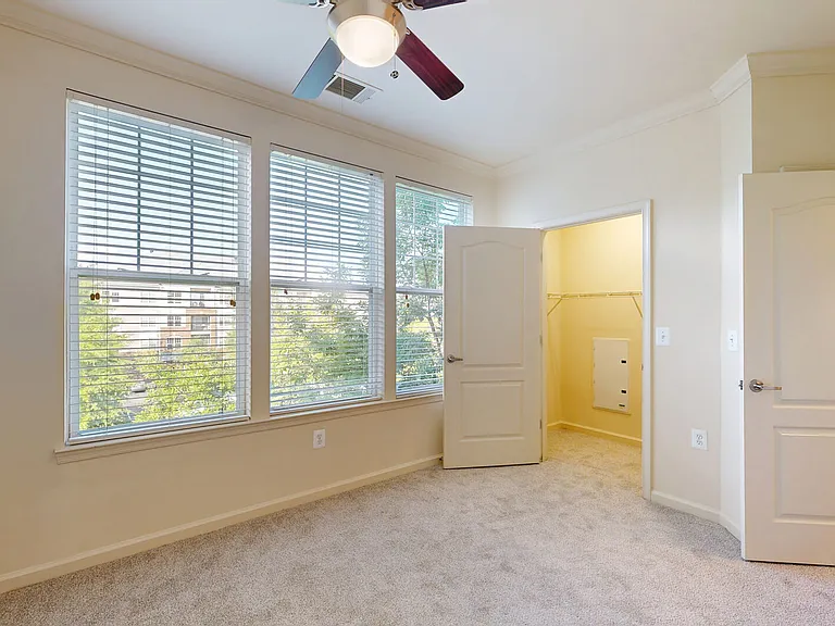 Signal Hill Apartment Homes — Photo 64