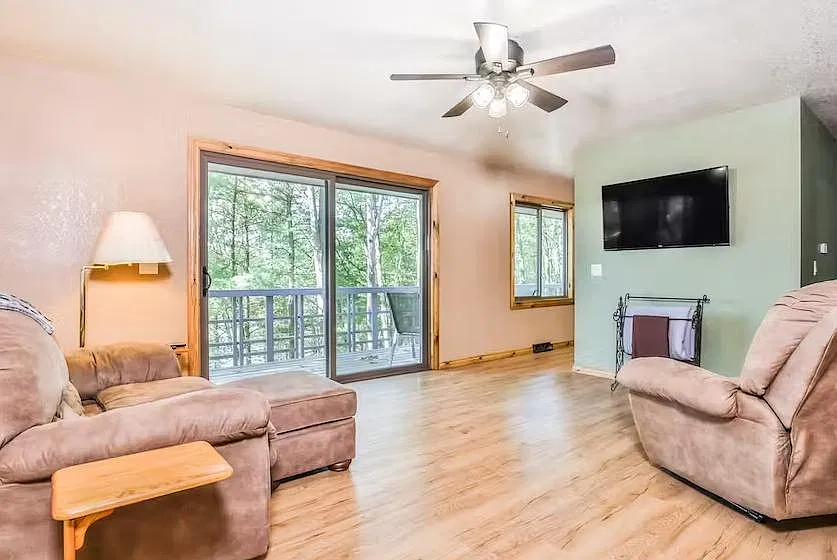 2 bed, 2212 sqft, $2,600 — Photo 2