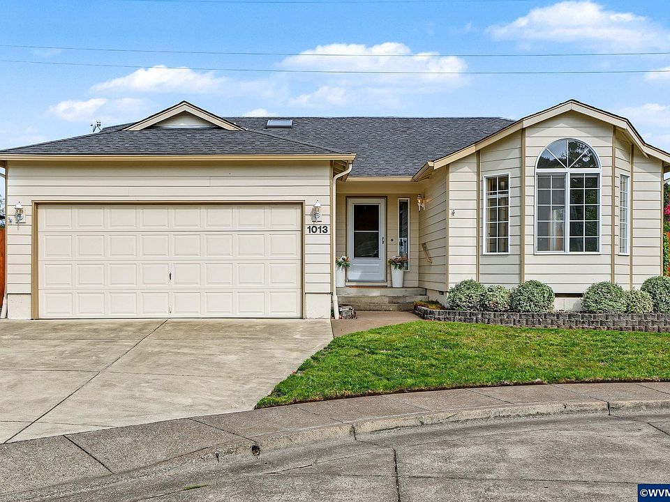 1st image of 1013 NE Lorvik Pl