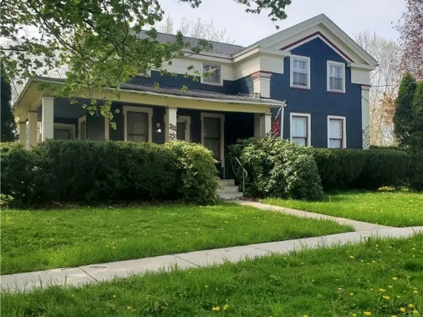 211 N Main St, Lyndonville, NY 14098