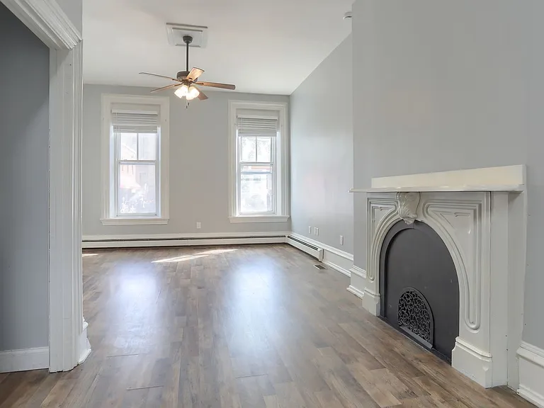 904 N 3rd St — Photo 12