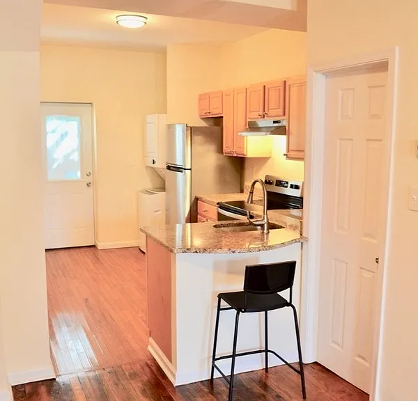 2050 Watkins St — Photo 18