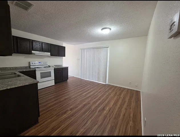 2 bed, 1.0 bath, 903 sqft, $1,150 — Photo 4