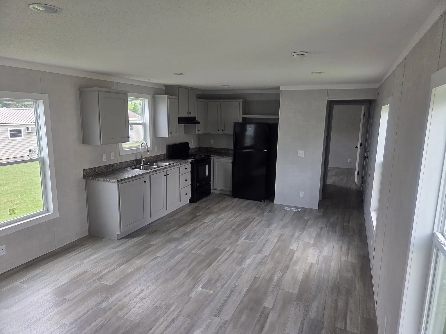 3 bed, $1,130 — Photo 2