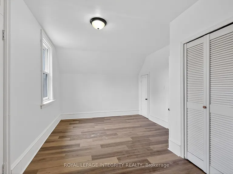 56 Grosvenor Ave — Photo 31