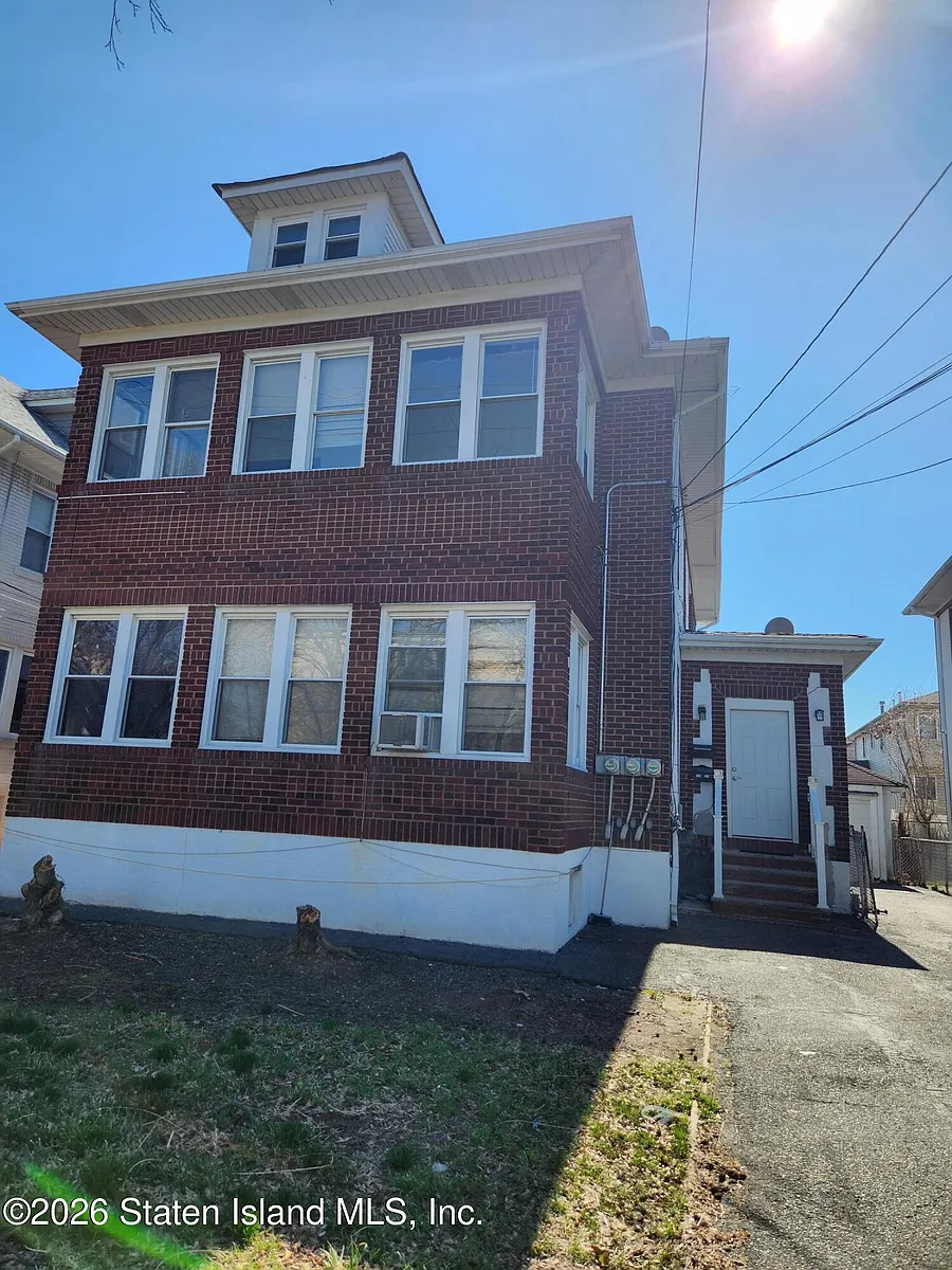 Building Photo - 164 Cromwell Ave #2