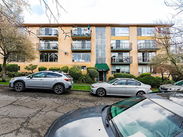 Hamlin Place — Photo 7