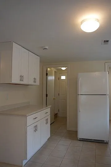 4 bed, 1.0 bath, 1386 sqft, $2,500 — Photo 3