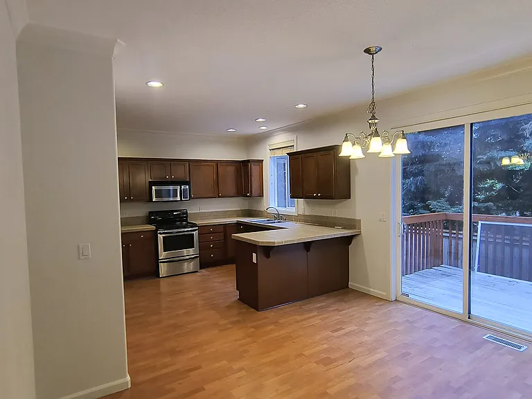 5809 NE 59th Ave — Photo 3