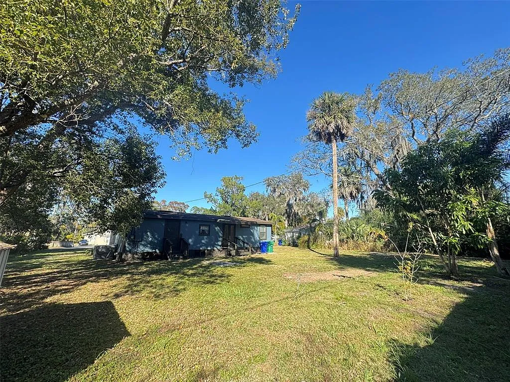 3 bed, 2.0 bath, 1144 sqft, $1,950 — Photo 2