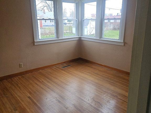 4th image of 30 W 39th St