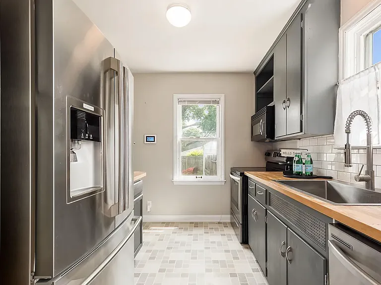 53 E Jeffrey Pl — Photo 4