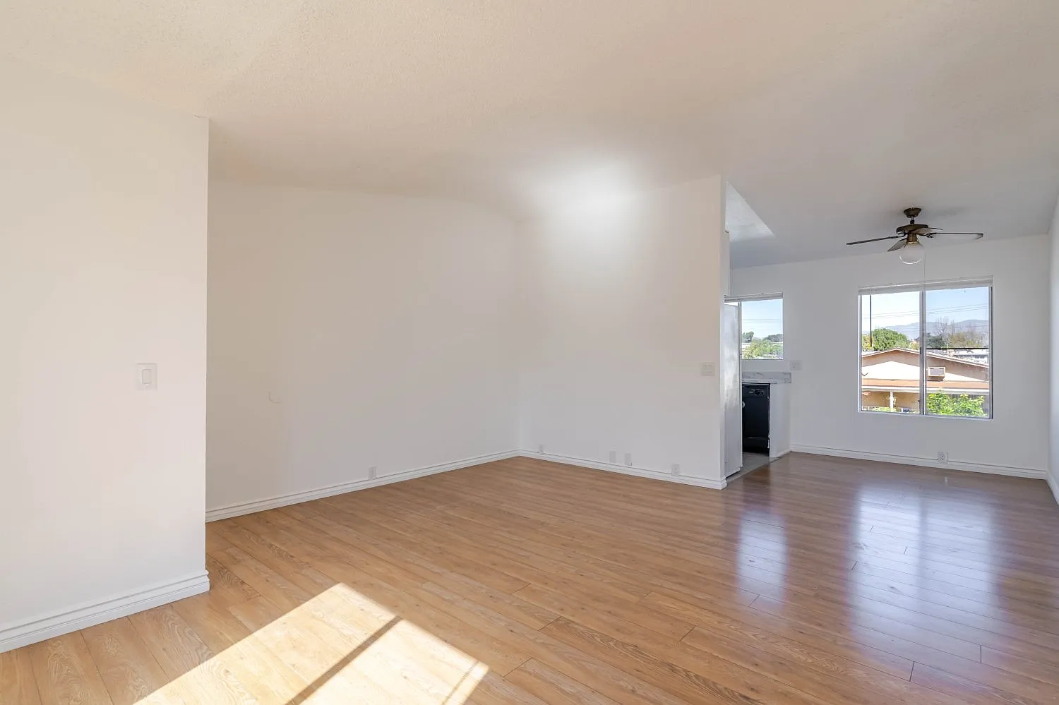 2 bed, 800 sqft, $2,450 — Photo 4
